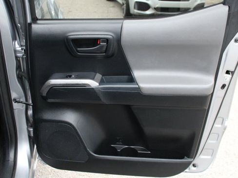 Used 2017 Toyota Tacoma SR5 image 22