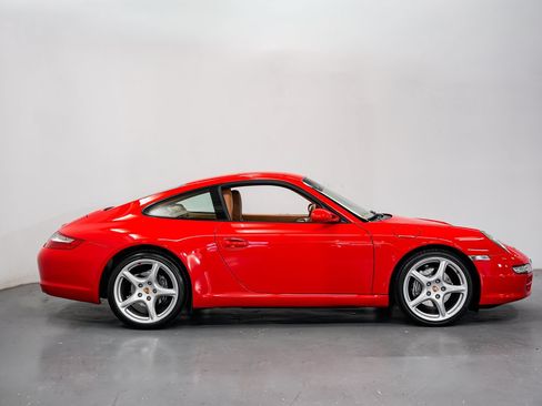 Used 2005 Porsche 911 Carrera RWD image 2