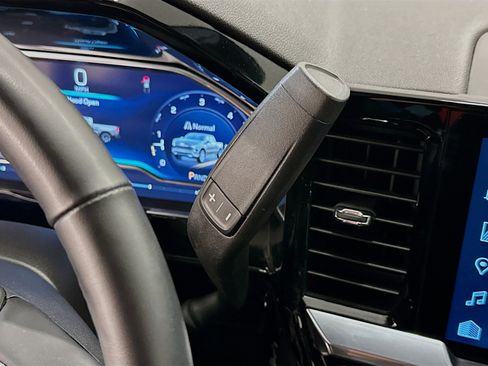 Used 2023 Chevrolet Silverado 1500 LT image 25