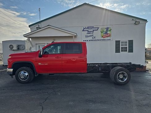 Used 2024 Chevrolet Silverado 3500 LT w/ Convenience Package image 5