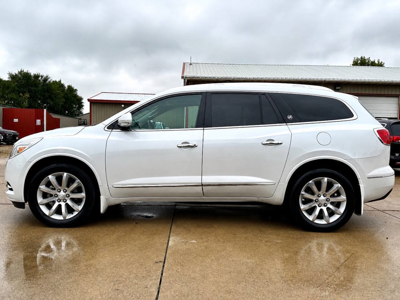 Used 2016 Buick Enclave Premium w/ Experience Buick Package FWD image 1