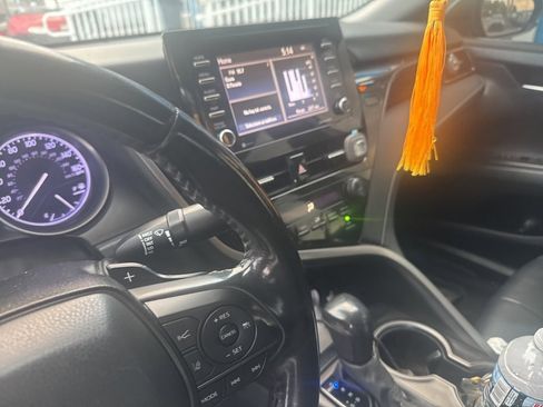 Used 2021 Toyota Camry SE image 9