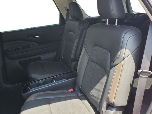 New 2025 Nissan Pathfinder Platinum image 28
