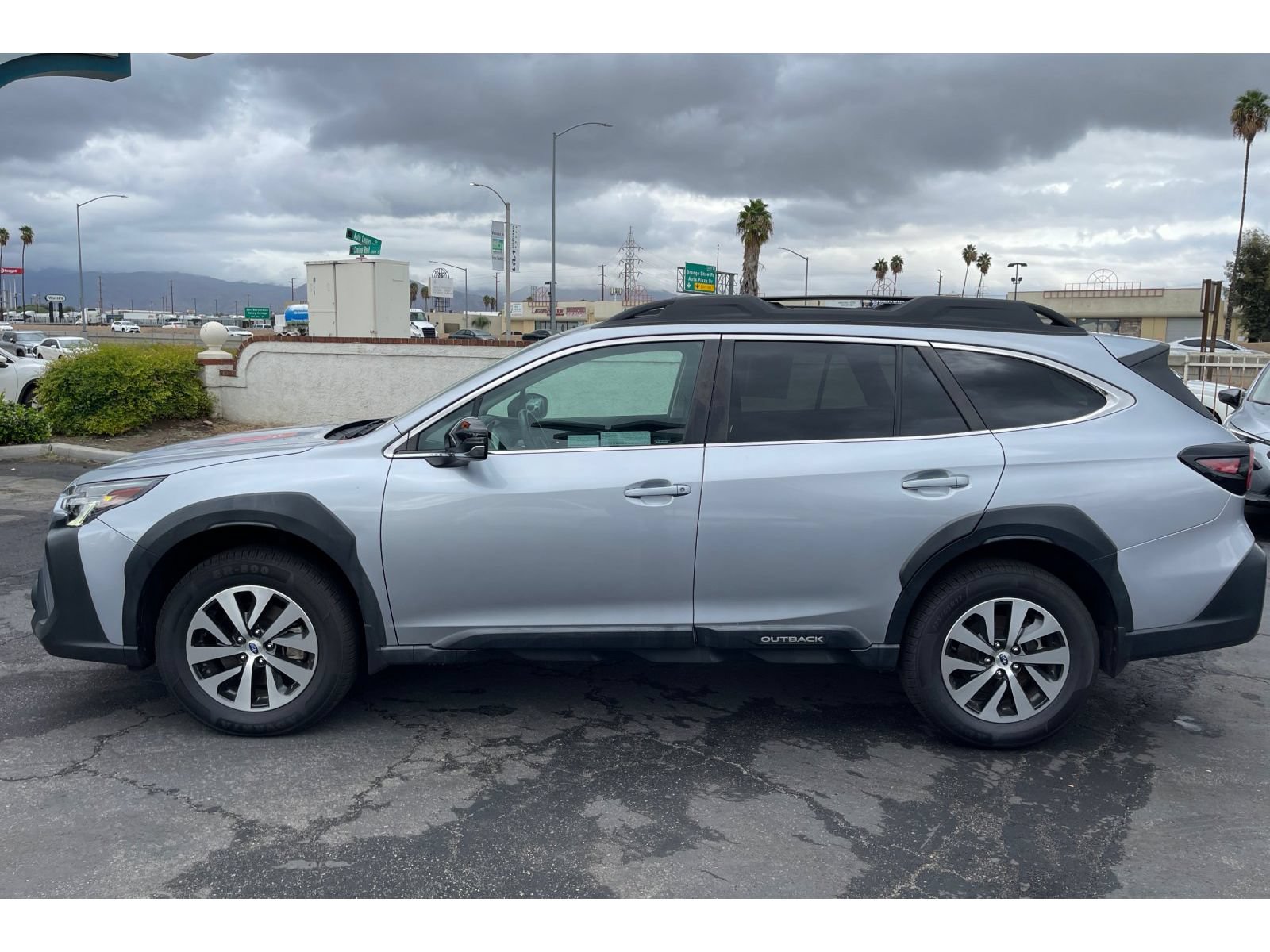Certified 2024 Subaru Outback Premium AWD/4WD image 2