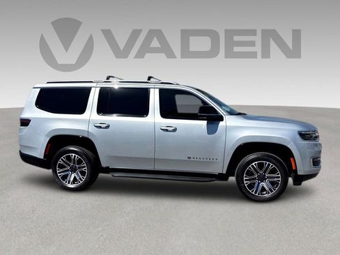 Used 2024 Jeep Wagoneer 4WD w/ Premium Group I image 25