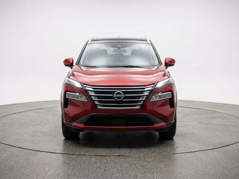 Used 2025 Nissan Rogue SV image 2