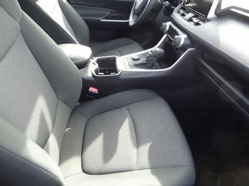 Used 2025 Toyota RAV4 XLE AWD/4WD image 17