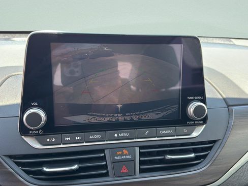 Used 2023 Nissan Altima 2.5 SV FWD image 14