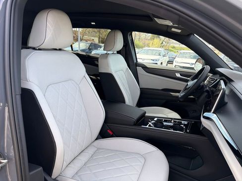 New 2026 Volkswagen Atlas Cross Sport SEL Premium R-Line AWD/4WD image 35