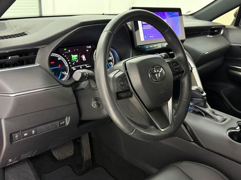 Used 2024 Toyota Venza XLE AWD/4WD image 8