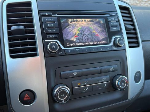 Used 2018 Nissan Frontier SV image 10