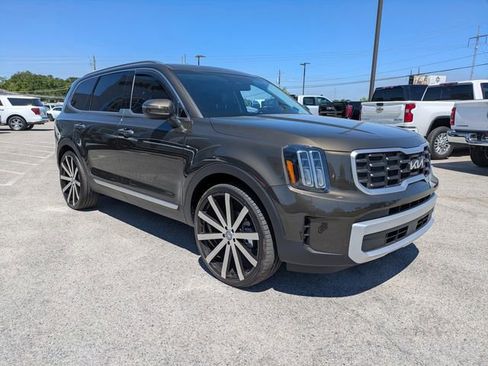 Used 2024 Kia Telluride S w/ S Sunroof Package FWD image 2