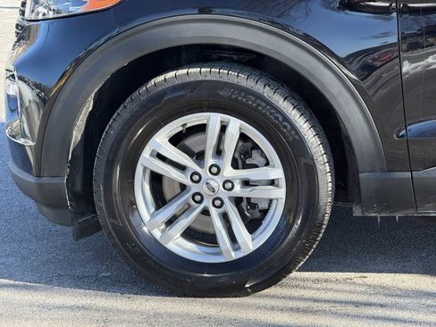 Used 2021 Ford Explorer XLT w/ Equipment Group 202A image 10