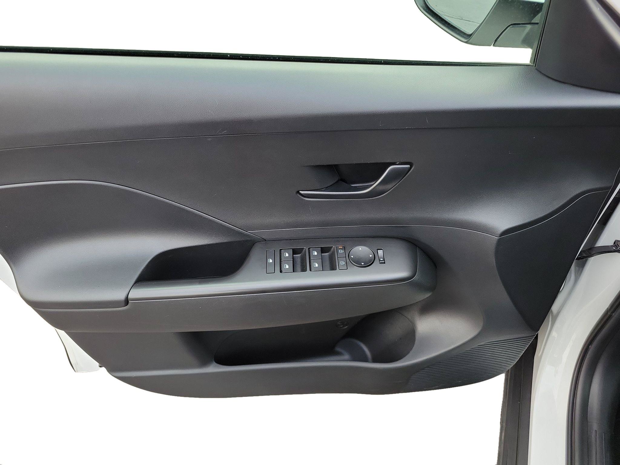 Used 2025 Hyundai Kona SEL AWD/4WD image 8