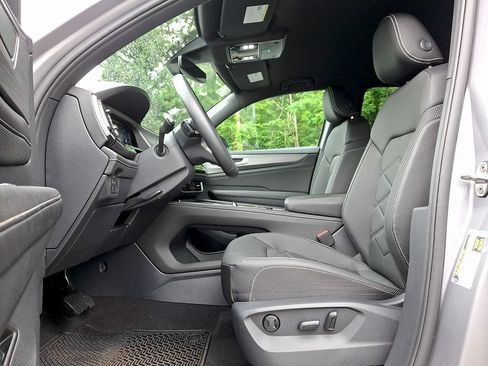Certified 2025 Volkswagen Atlas Cross Sport SE AWD/4WD image 13