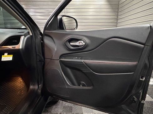 Used 2016 Jeep Cherokee Trailhawk w/ Cold Weather Group image 30