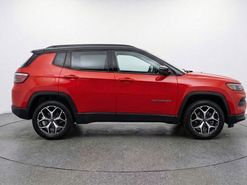 Used 2025 Jeep Compass Limited AWD/4WD image 11
