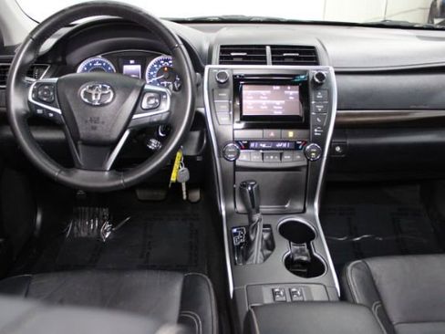 Used 2015 Toyota Camry XLE image 2