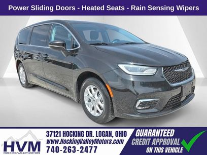 Used 2023 Chrysler Pacifica Touring-L