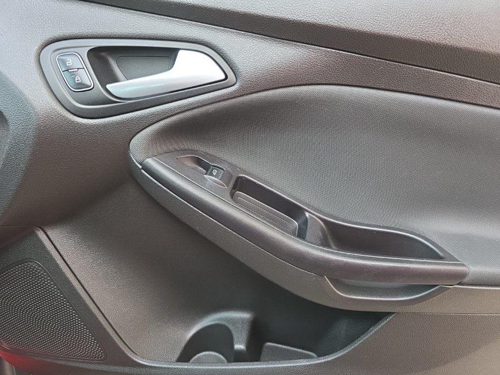 Used 2015 Ford Focus SE FWD image 19