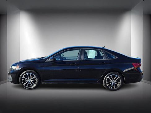 Used 2023 Volkswagen Jetta Sport image 2