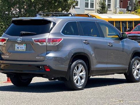 Used 2015 Toyota Highlander XLE AWD/4WD image 3