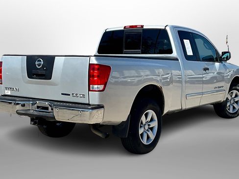 Used 2010 Nissan Titan SE w/ SE Value Truck Pkg image 11