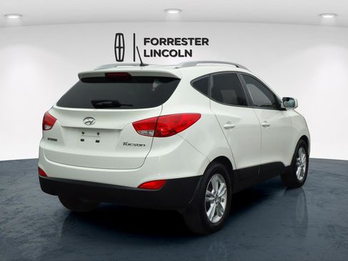 Used 2011 Hyundai Tucson GLS image 3