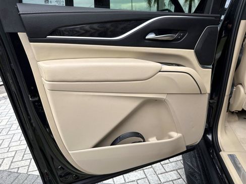 Used 2023 Cadillac Escalade ESV Premium Luxury AWD/4WD image 12