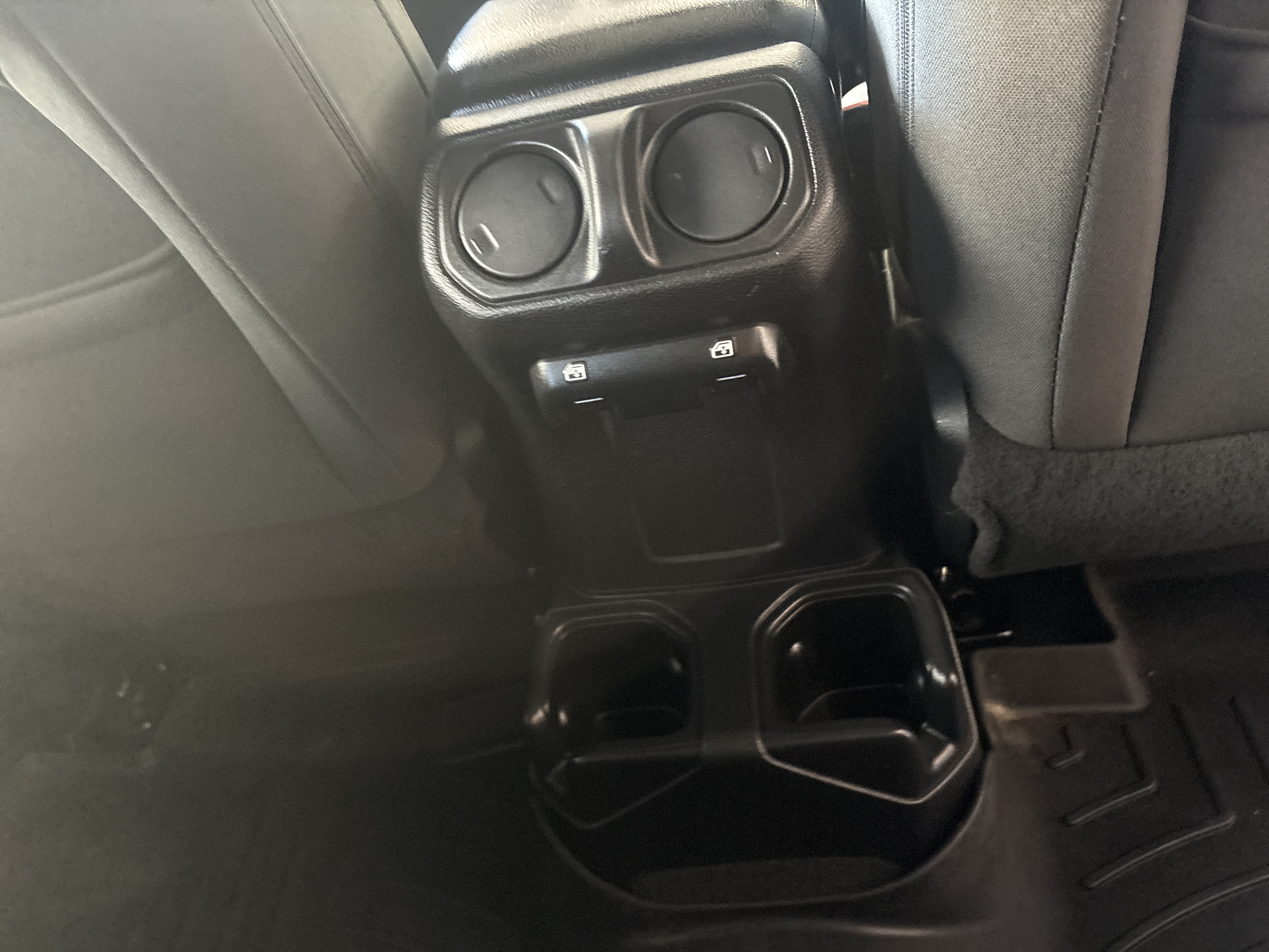 Used 2018 Jeep Wrangler Unlimited Sport S AWD/4WD image 9