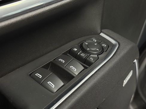 Used 2025 Chevrolet Silverado 2500 LTZ w/ LTZ Convenience Package AWD/4WD image 17