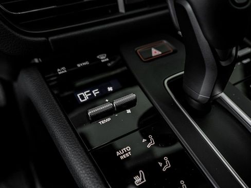 Certified 2025 Porsche Macan image 25