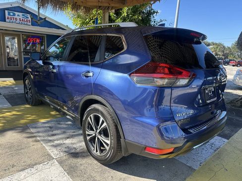 Used 2018 Nissan Rogue SL w/ Premium Package FWD image 7