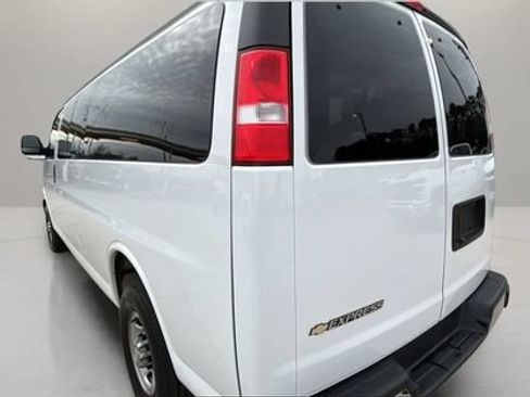 Used 2024 Chevrolet Express 3500 LT w/ LT Preferred Equipment Group RWD image 30
