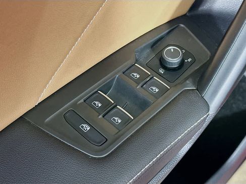 Used 2024 Volkswagen Tiguan SE R-Line image 28