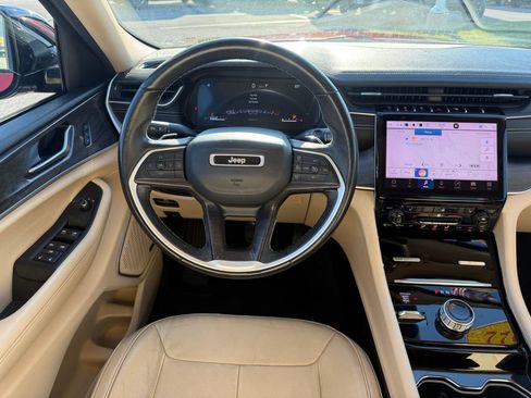 Used 2022 Jeep Grand Cherokee L Limited AWD/4WD image 8