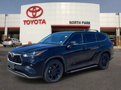 Used 2022 Toyota Highlander LE