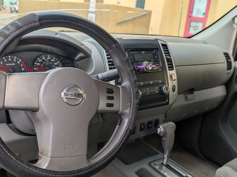 Used 2012 Nissan Frontier SV image 10