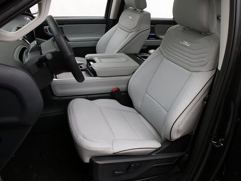 New 2025 Ford Expedition Max Platinum w/ Platinum Ultimate Package image 9