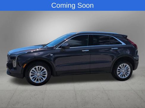 Used 2024 Cadillac XT4 Luxury w/ Cold Weather Package FWD image 3