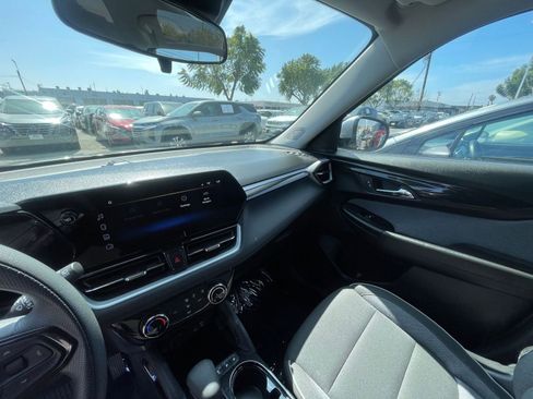 Used 2025 Chevrolet TrailBlazer LT FWD image 36