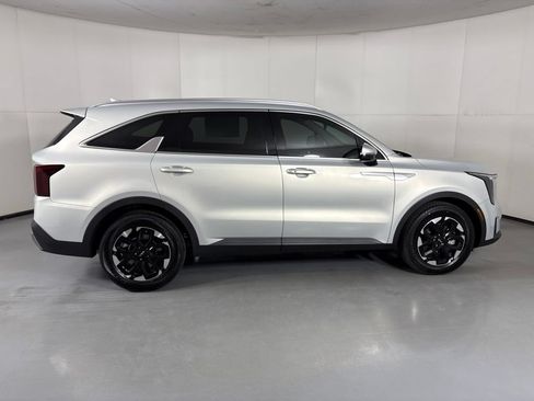 New 2026 Kia Sorento S FWD image 9