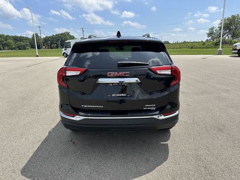Used 2024 GMC Terrain SLT AWD/4WD image 3