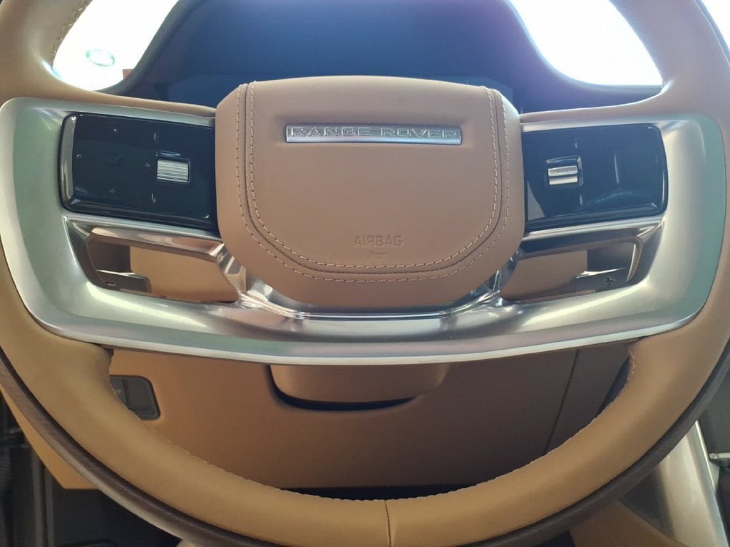 New 2025 Land Rover Range Rover SE AWD/4WD image 17