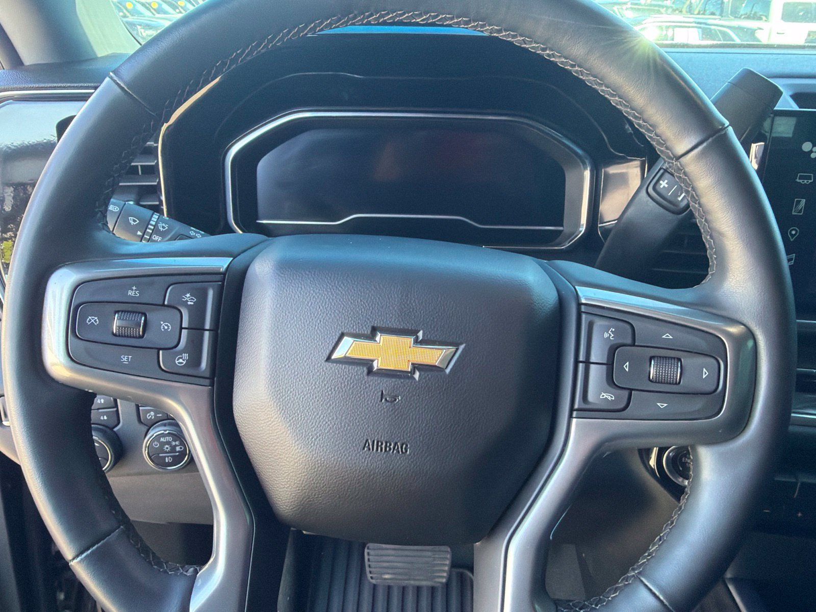 Used 2024 Chevrolet Silverado 2500 LTZ w/ LTZ Convenience Package AWD/4WD image 34