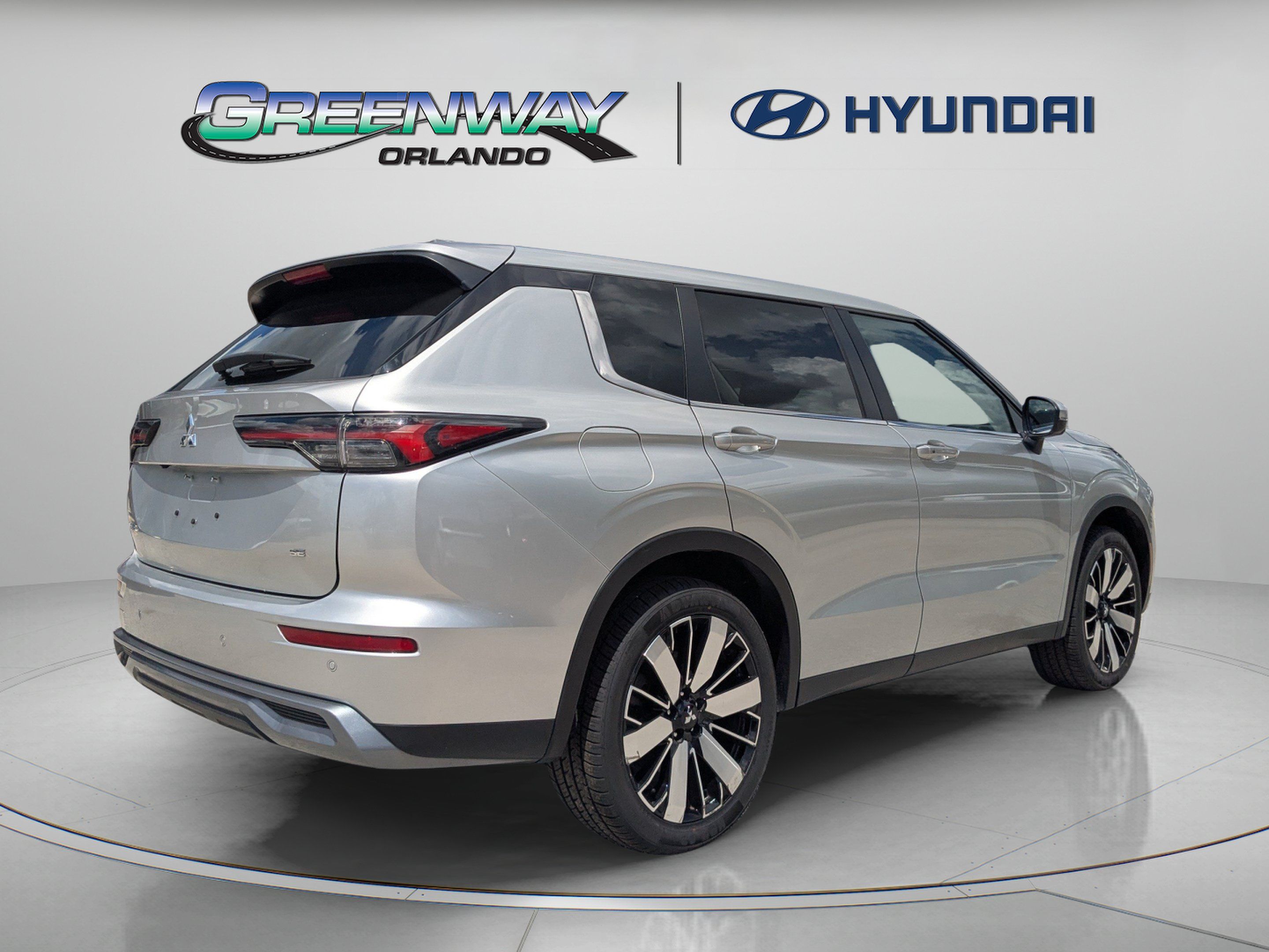 Used 2025 Mitsubishi Outlander SE FWD image 7