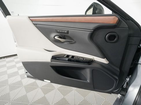 New 2025 Lexus ES 350 w/ Premium Package image 10