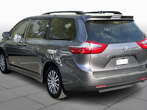Used 2020 Toyota Sienna XLE image 11