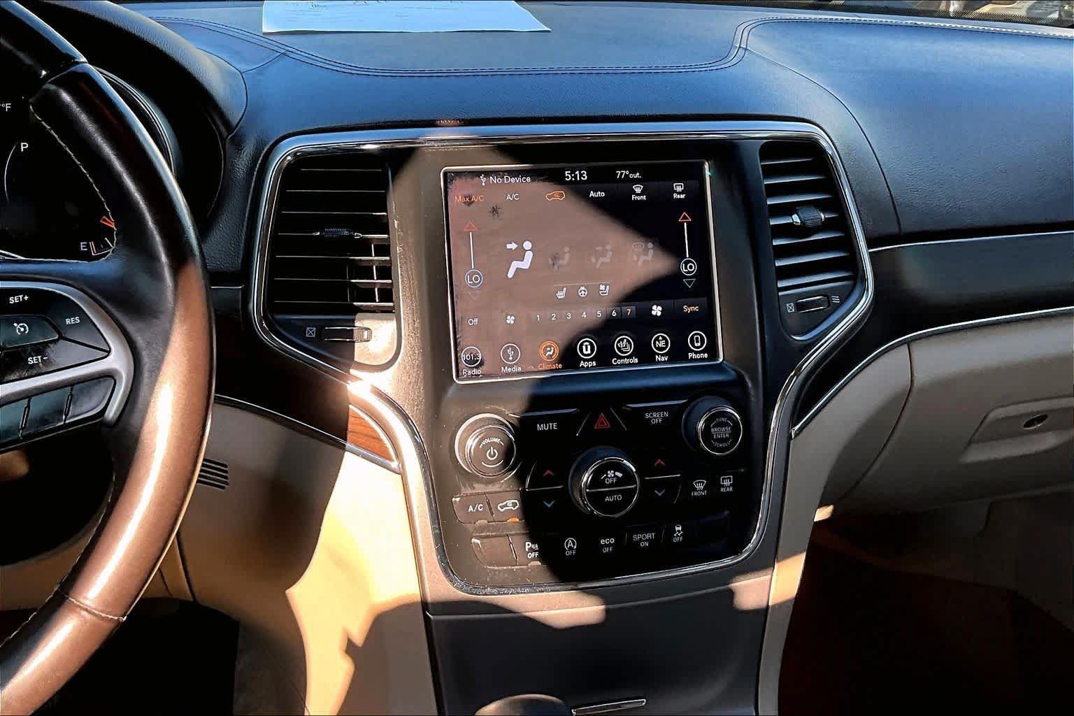 Used 2018 Jeep Grand Cherokee Overland AWD/4WD image 13