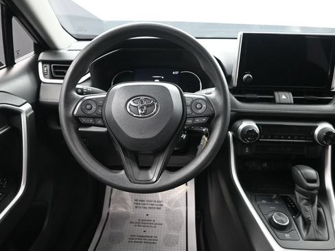 Used 2024 Toyota RAV4 LE AWD/4WD image 31